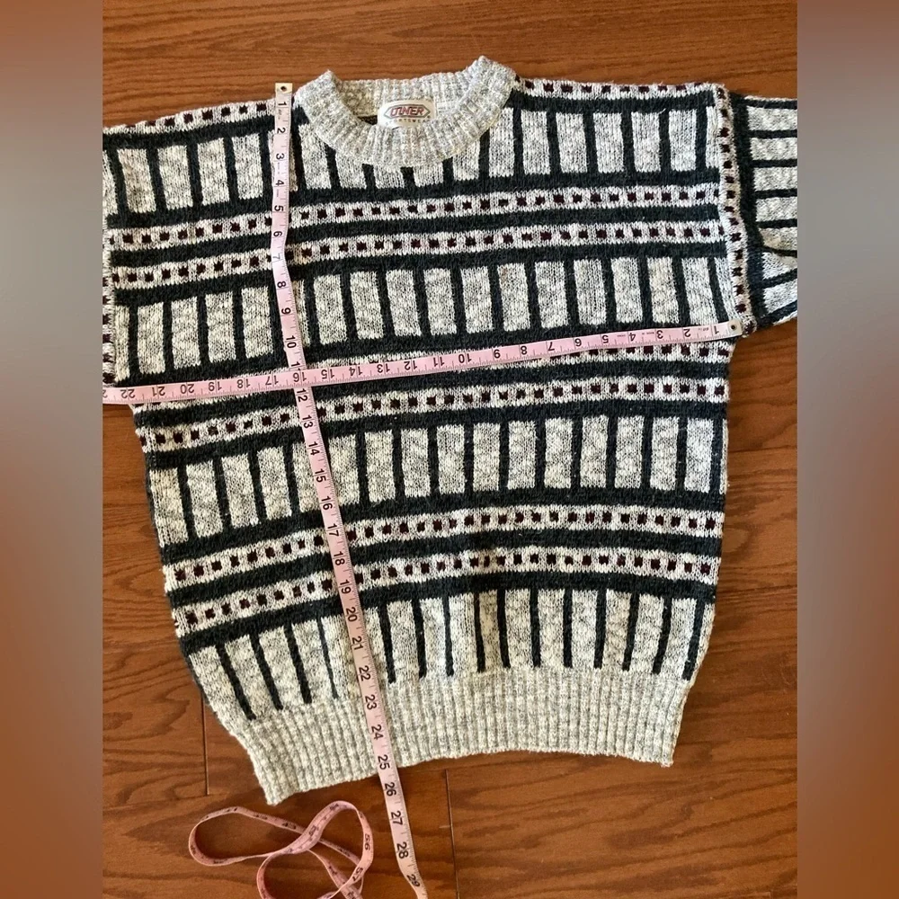 Vintage Men’s Sweater Medium Skiing lodge winter